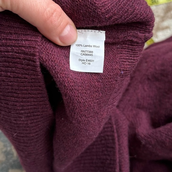 J Crew Men's100% Lambs Wool Pullover Sweater V neck size XL Burgundy color - Picture 7 of 7